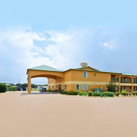 Pine Point Inn & Suites Smithville Екстериор снимка