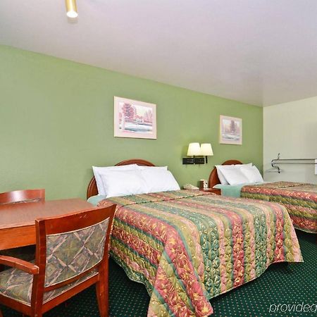 Pine Point Inn & Suites Smithville Екстериор снимка