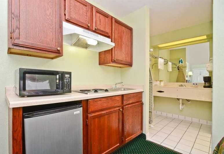 Pine Point Inn & Suites Smithville Екстериор снимка