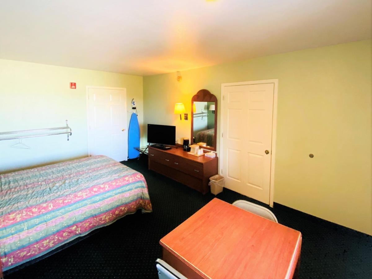 Pine Point Inn & Suites Smithville Екстериор снимка