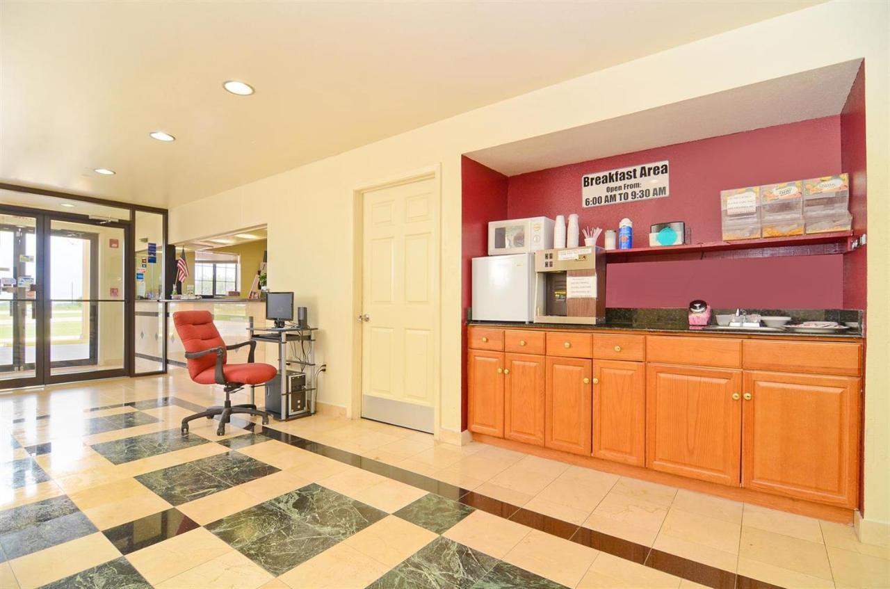 Pine Point Inn & Suites Smithville Екстериор снимка